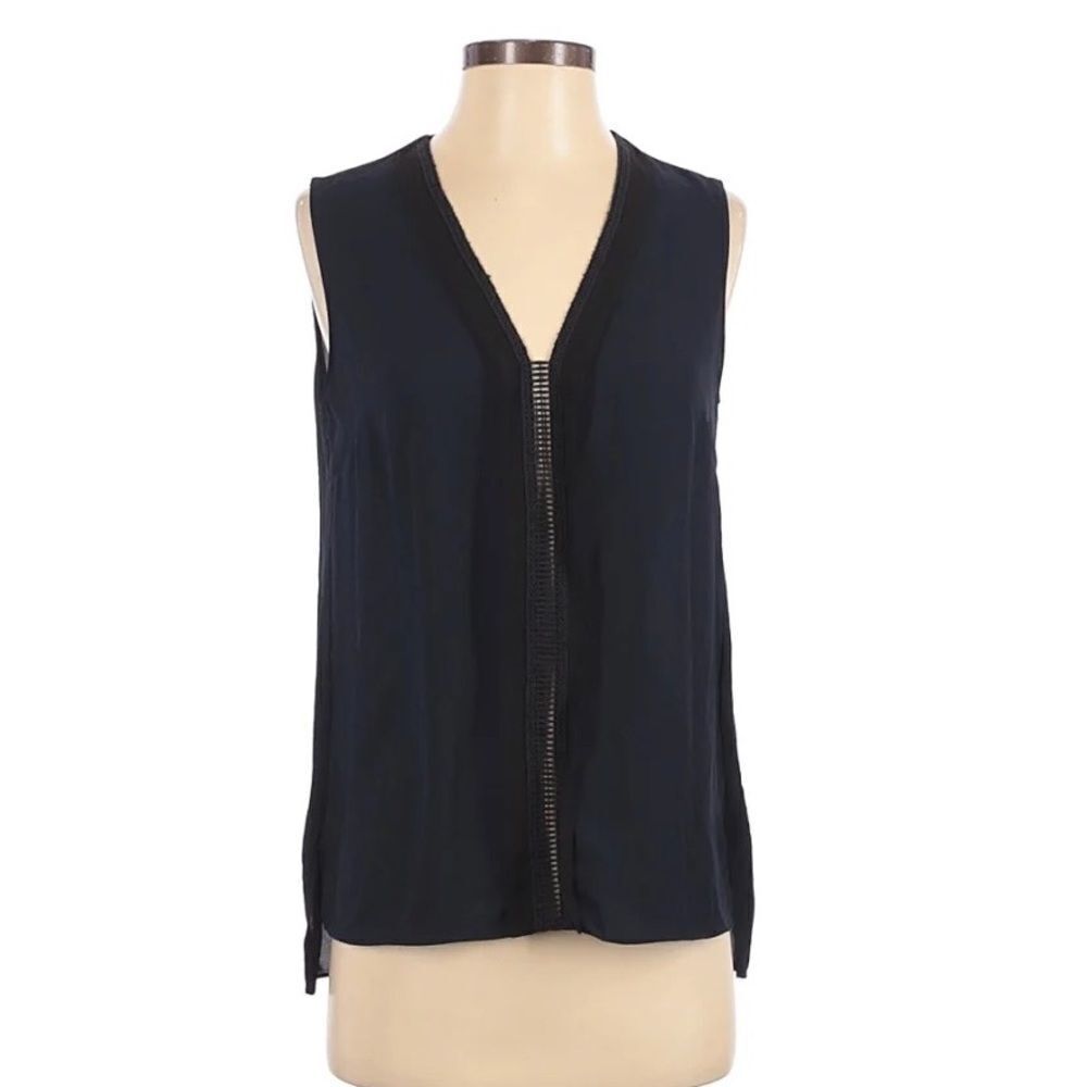 TAHARI Navy Sleeveless V-Neck Blouse Tank Top Black Crochet‎ Trim Size Small